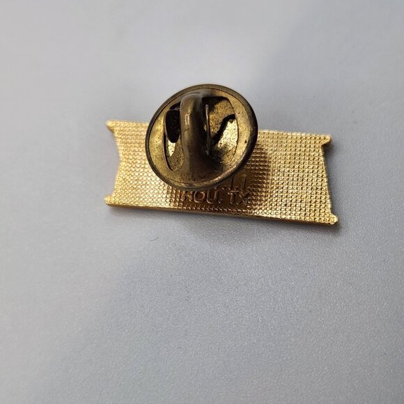 Vintage United States Army Pin Gold Tone Army Spellout Pin - Picture 2 of 3